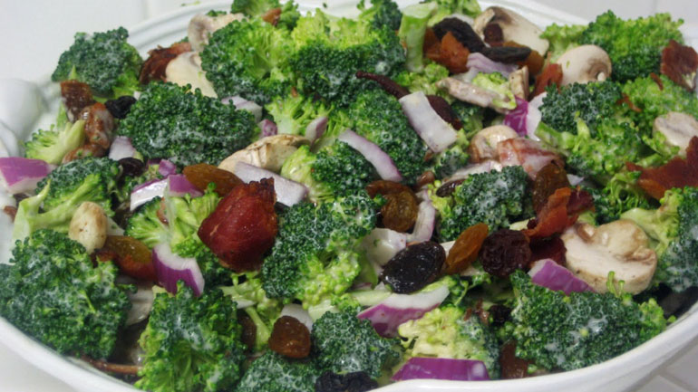 Φτιάξτε νόστιμη πράσινη σαλάτα με μπέικον